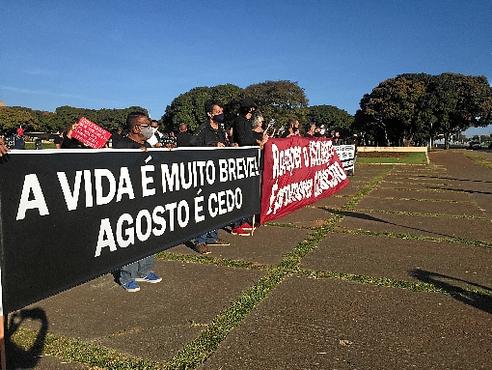 Cerca de 100 pessoas participaram de ato contra a retomada das atividades no Distrito Federal: %u201CTodas as vidas importam%u201D (Fotos: Jaqueline Fonseca/Esp. CB/D.A Press)