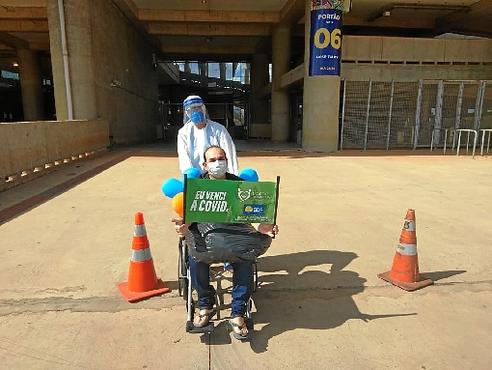 Leandro Elias ficou cinco dias no Hospital de Campanha do Mané Garrincha (Arquivo Pessoal)