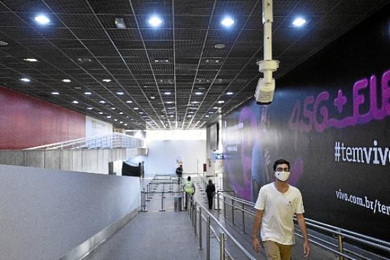 Câmera mede a temperatura de passageiros e verifica se estão de máscara (Minervino Júnior/CB/D.A Press)