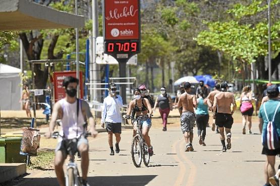 Parque da Cidade também reuniu diversos frequentadores, a maioria respeitando o uso obrigatório de máscaras (Minervino Júnior/CB/D.A Press)