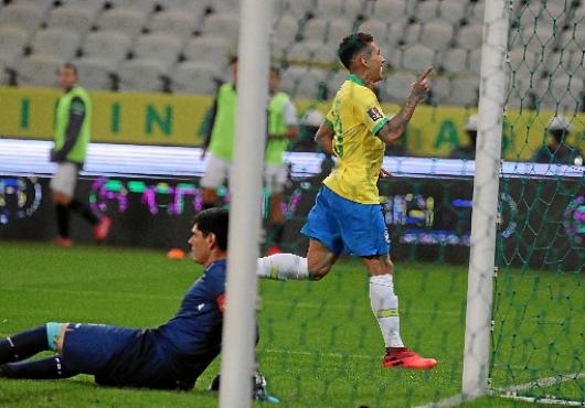 Bol&iacute;via &eacute; a maior v&iacute;tima de Roberto Firmino: tr&ecirc;s gols em dois jogos contra o fr&aacute;gil advers&aacute;rio (Amanda Perobelli/AFP)