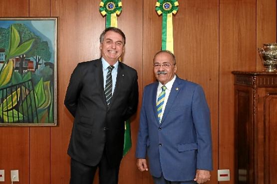 Bolsonaro e Chico Rodrigues se conhecem há mais de duas décadas. O senador emprega primo dos filhos do presidente em seu gabinete (@senadorchico)