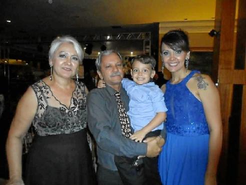 Maria Ivone e o marido, Humberto Brandim, venceram a covid, ambos aos 62 anos. A filha do casal, Amanda, e o neto, Arthur, também recuperaram-se (Fotos: Arquivo Pessoal)