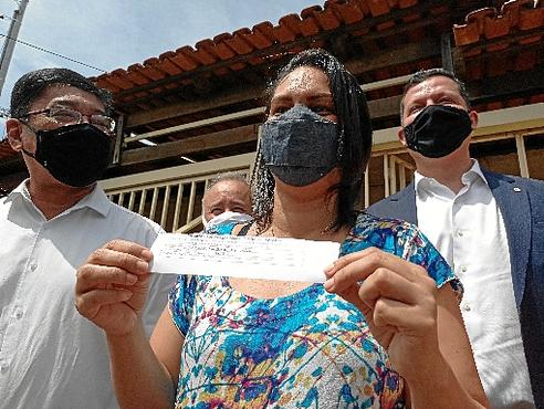 Danielle Cristina da Silva, 36 anos, foi a primeira moradora do DF a participar do inquérito. O teste dela teve resultado negativo (Fotos: Alan Rios/CB/D.A Press)