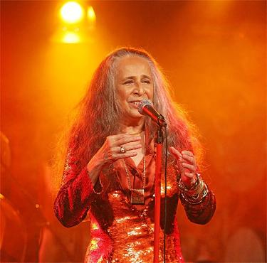 Maria Bethânia regrava Bar da noite, de Bidu Reis e Haroldo Barbosa, sucesso de 1953 (Vera Donato/Divulgação)