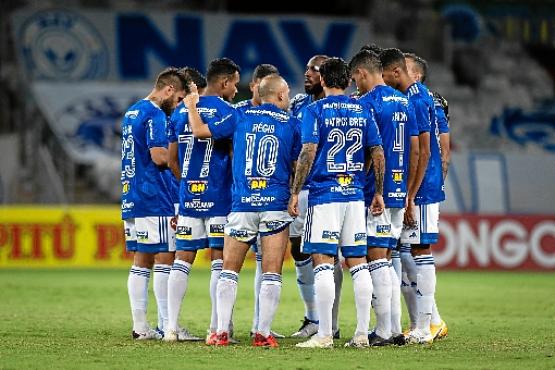 Atletas da equipe celeste aguardam a quitação de três meses e meio de salários atrasados. Scolari sinaliza saída do comando ao fim do campeonato (Bruno Haddad/Cruzeiro
)