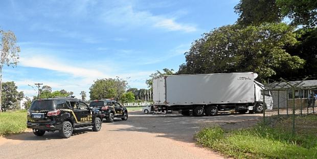 Remessa da AstraZeneca/Oxford chegou ao DF sob esquema de segurança da Polícia Federal (Ed Alves/CB/D.A Press)