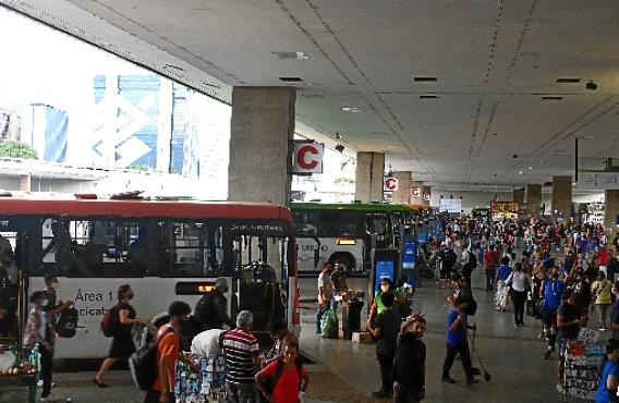 Câmeras de segurança instaladas nos coletivos do Distrito Federal não inibem a ação dos criminosos (Ana Rayssas/CB/D.A Press)