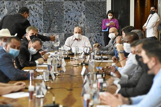 Reunião com prefeitos do Entorno ocorreu pela manhã, no Palácio do Buriti; proposta terá de passar pela avaliação dos Legislativos do DF e de GO (Minervino Júnior/CB/D.A Press.)