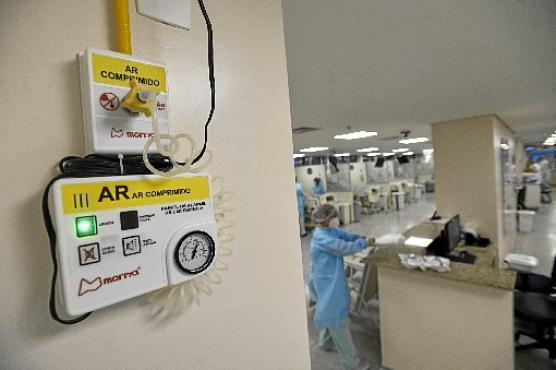 Nos hospitais, a mudança é nítida. Antes, era raro que as pessoas de 0 a 39 anos necessitassem de tratamento intensivo. Agora, precisam ser internados quase imediatamente (Fotos: Minervino Júnior/CB/D.A Press
)