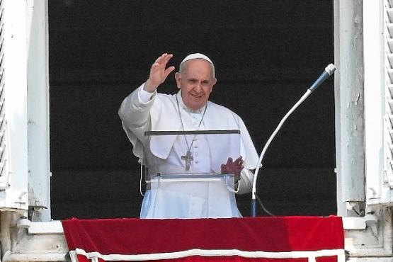 Antes da operação, previamente agendada, o pontífice participou da cerimônia do Angelus e anunciou viagens à Hungria e à Eslováquia (Andreas Solaro/AFP)