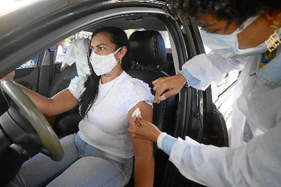 Após perder amigos para a covid-19, Luciana Guimarães ficou aliviada de tomar a primeira dose (Marcelo Ferreira/CB/D.A Press
)