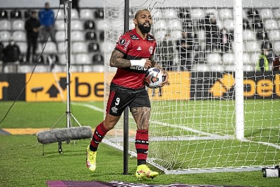 Gabigol foi o dono da bola no Paraguai. Com dois gols e participação direta nas outras bolas na rede, atacante teve atuação determinante (Alexandre Vidal/Flamengo)