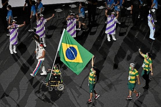 Embora tenha 260 atletas nos Jogos, o Brasil só mandou dois à cerimônia (Charly Triballeau/AFP)