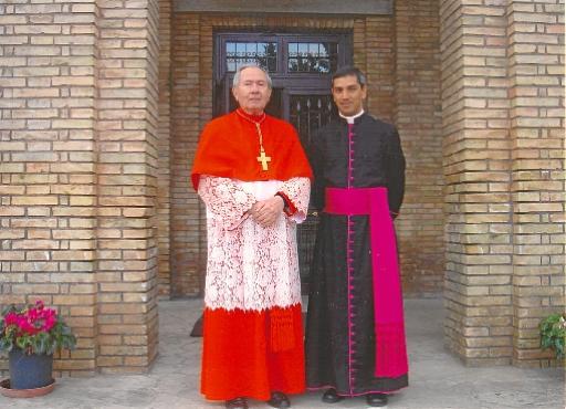 Dia da missa de corpo presente do Papa João Paulo II, em 2005. Dom José Freire Falcão e Monsenhor Marconni (Isa Matias/Divulgação - 8/4/05
)