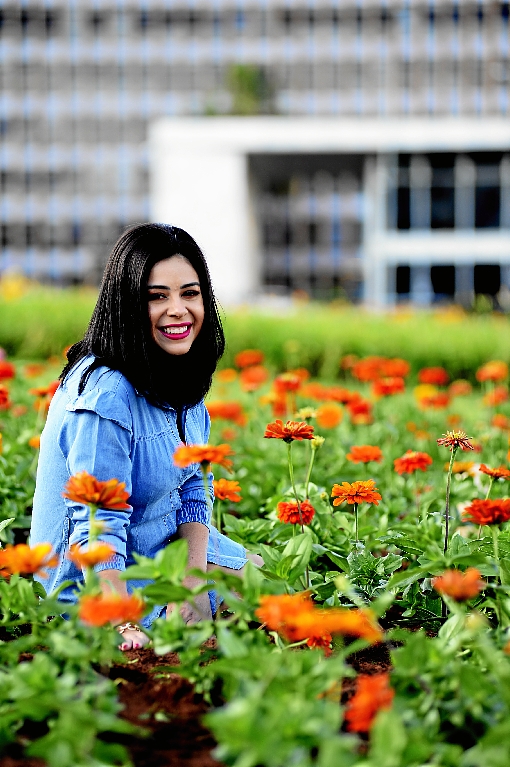 A primavera, estação predileta de Andressa Paiva (foto), começa em 22 de setembro. %u201CÉ o período de encantamento que nos envolve em todos os aspectos, ao ver a beleza da natureza e sentir o perfume das flores%u201D, diz a professora. Além do fim da seca, o novo tempo revigora a flora e muda a paisagem da capital.   (Carlos Vieira/CB/D.A Press)