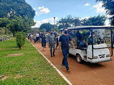 Motorista de aplicativo vítima de latrocínio foi enterrado ontem, na Asa Sul. A covardia do crime revoltou familiares e amigos. Os dois assassinos estão detidos.  (Darcianne Diogo/CB/D.A Press)