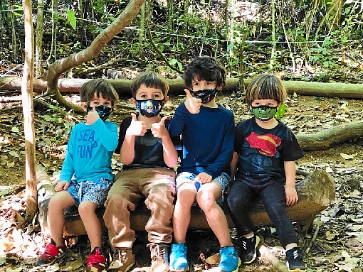 Com cuidados e grupos menores, devido à pandemia, colônias oferecem diversão para as crianças neste início de ano

Os espaços são amplos, como no Jardim Botânico (foto), e há uso de máscaras e de muito álcool em gel. 
Banhos de piscina também são recomendados por especialistas. As colônias de férias tiveram que se adaptar neste tempo de coronavírus: confira dicas para tirar meninos e meninas de casa, depois do logo tempo de quarentena. (Arquivo pessoal)