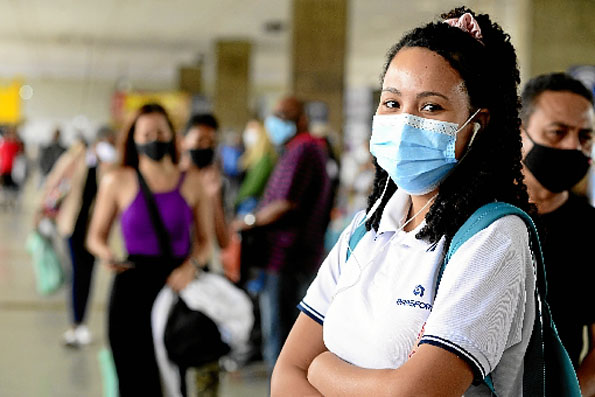 O brasiliense poderá circular em espaços abertos sem a proteção facial. Mas o GDF adverte que, em locais fechados e transporte público,  o equipamento será obrigatório. A liberação divide a opinião das pessoas e especialistas., Marcelo Ferreira/CB/D.A Press