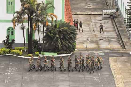 Soldados no quartel do 12; RI em Belo Horizonte. De acordo com o dossiê Brasil Nunca Mais, 74 pessoas foram torturadas no local durante o regime militar  (Marcos Michelin/EM/D.A press)
