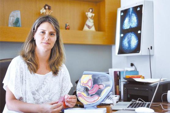 Segundo a médica Rivia Mara, a incidência de endometriose na população feminina é variável: em muitas mulheres, os sintomas não aparecem (Leandro Couri/EM/D.A Press)