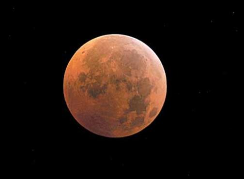 Eclipse total visto de Manassas, na Virgínia (EUA), em 2010: efeito avermelhado  (Karen Bleier/AFP)