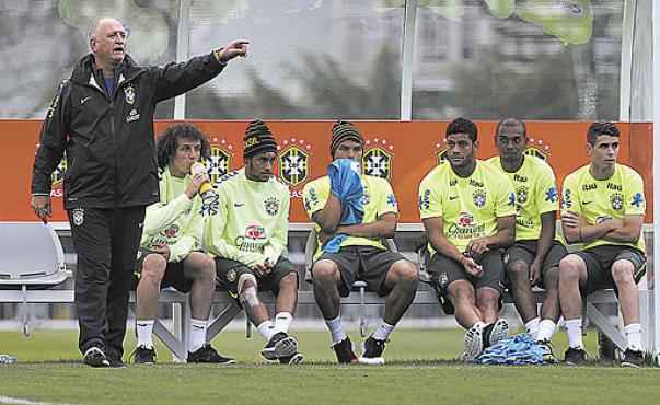 A liderança durante treino da Seleção em Teresópolis (Marcelo Regua/Reuters - 1/7/14)