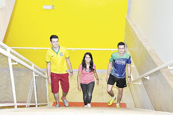 Daniel, Júlia e Wesley vieram de outras regiões e tentam se adaptar à UnB e a Brasília  (André Violatti/Esp.CB/D.A Press)