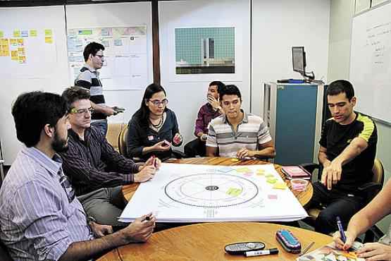 Funcionários da Câmara dos Deputados usam jogo de tabuleiro colaborativo para buscar soluções para o portal e-Democracia (Ana Rayssa/Esp. CB/D.A Press )
