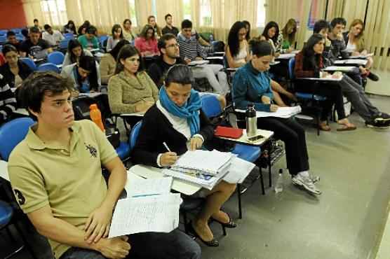 Vestcon em dois momentos: enquanto, em dezembro de 2013, os alunos enchiam as salas de aula, estimulados pelas provas de início de 2014... (Zuleika de Souza/CB/D.A Press - 22/12/13     )