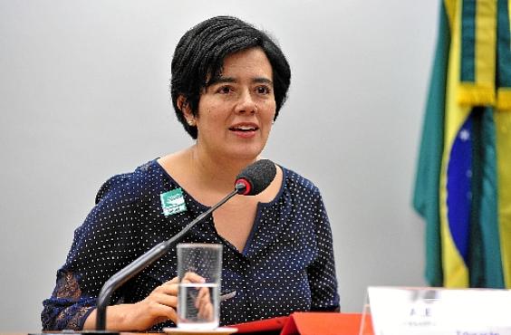 Alejandra Velasco ressalta a complexidade das ações previstas no PNE (Zeca Ribeiro /Camara dos Deputados)