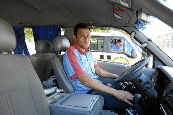 O motorista Vander de Oliveira preocupa-se em seguir as normas para garantir a segurança dos  estudantes