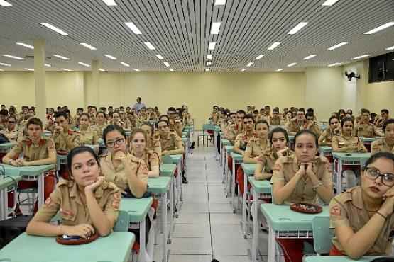 Uniforme impecável e organização são alguns dos valores priorizados no Colégio Militar de Brasília (André Violatti/Esp. CB/D.A Press)
